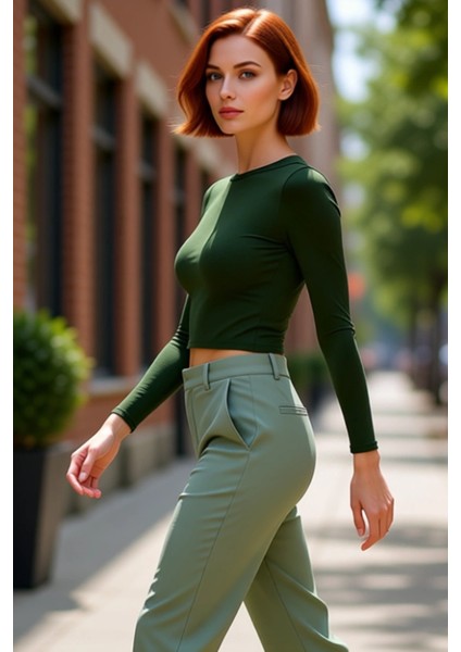 Kadın Moda Şık Crop Dik Yaka Slim Kalıp Örme Kolu Büzgü Detaylı Fitted Vücuda Oturan Esnek Bluz fırsatları