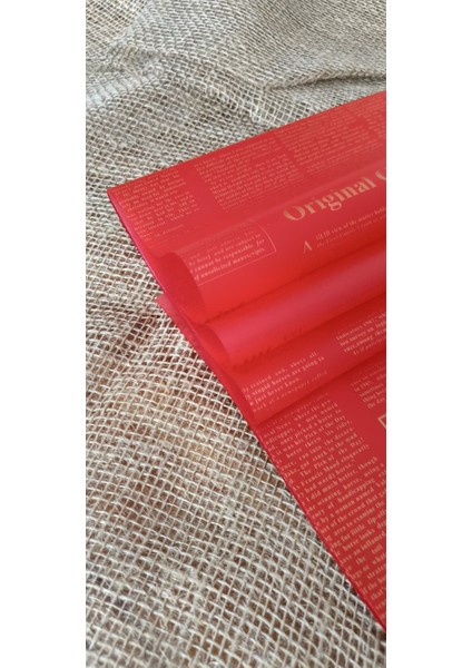 Kırmızı Gazete Desenli 5’li Çiçek Ambalaj Kağıdı modelleri