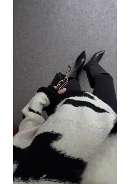 Siyah Beyaz Kazak fırsatları