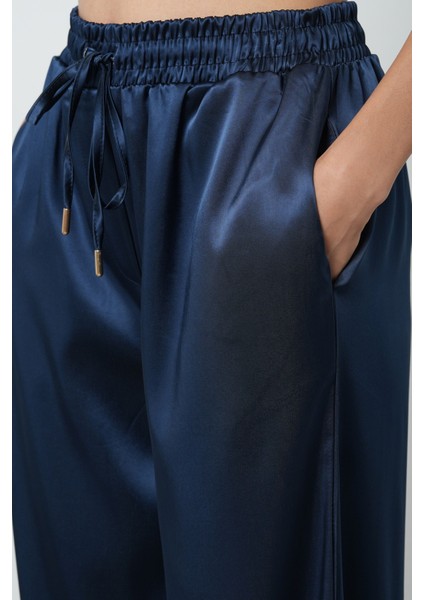 Kadın Açık Lacivert Renk Saten Bol Paça Beli Lastikli Pantolon fırsatları