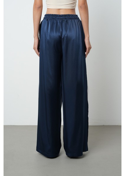 Kadın Açık Lacivert Renk Saten Bol Paça Beli Lastikli Pantolon indirimleri