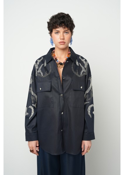 Kadın Çift Cepli Önü Boncuk Işlemeli Düz Renk Gömlek