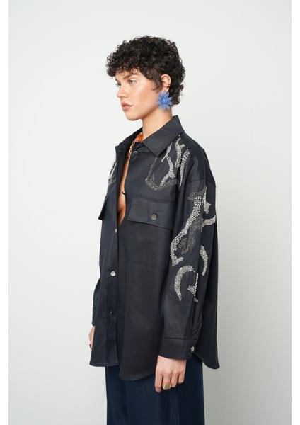 Kadın Çift Cepli Önü Boncuk Işlemeli Düz Renk Gömlek fiyatları