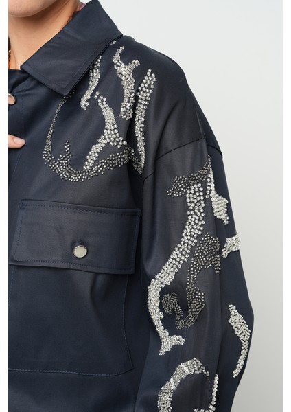 Kadın Çift Cepli Önü Boncuk Işlemeli Düz Renk Gömlek modelleri