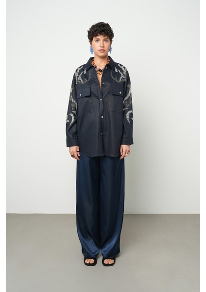 Kadın Çift Cepli Önü Boncuk Işlemeli Düz Renk Gömlek fırsatları