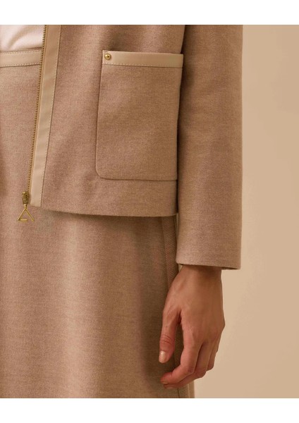 10002521110018 Önden Fermuarlı Yakası ve Cep Uçları Deri Detaylı Kısa Ceket fiyatları