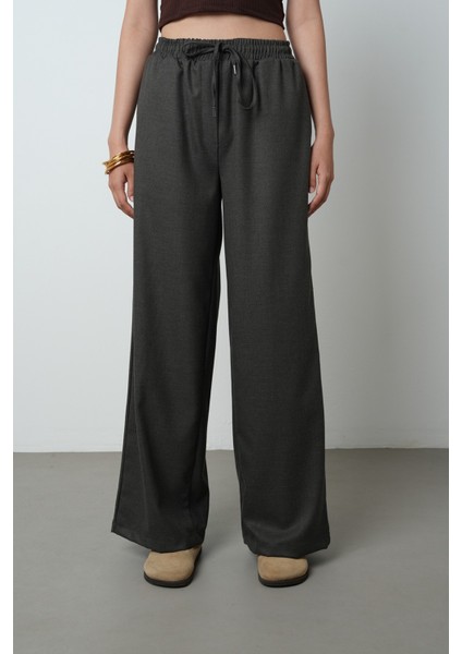 Kadın Düz Renk Bol Paça Kumaş Pantolon