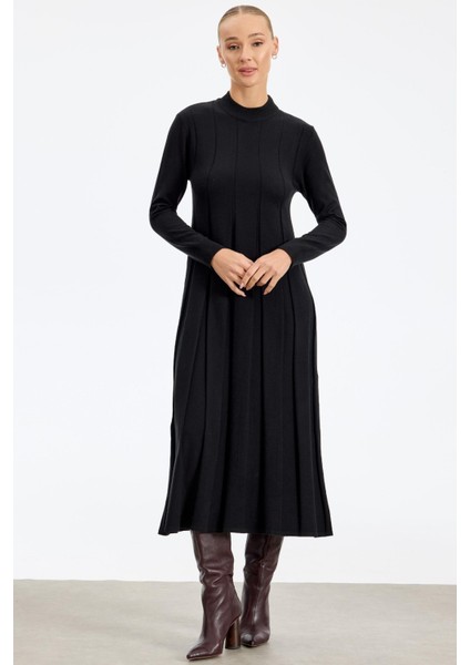 21605 Kalın Piliseli Triko Elbise