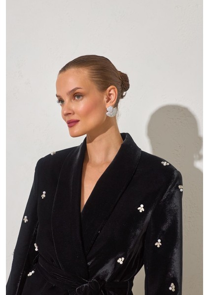 Siyah Taş ve Yaka Detaylı Bağlamalı Ceket fiyatları