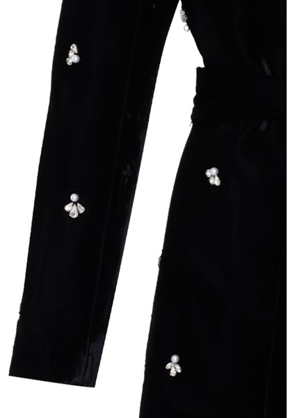 Siyah Taş ve Yaka Detaylı Bağlamalı Ceket