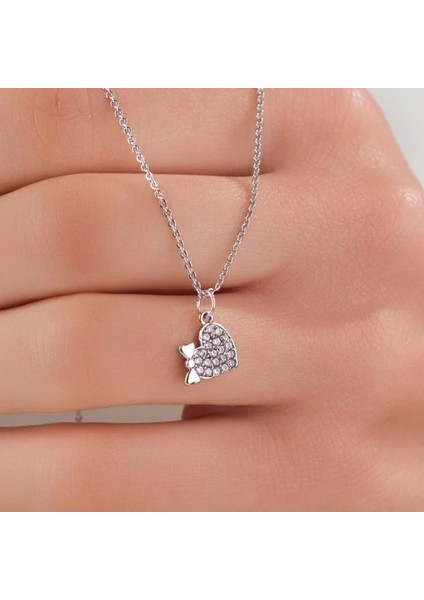 Kadın Kalp Kolye – Fiyonk Detaylı Zirkon Taşlı, Kararmaz Gümüş Kaplama Çelik Tasarım