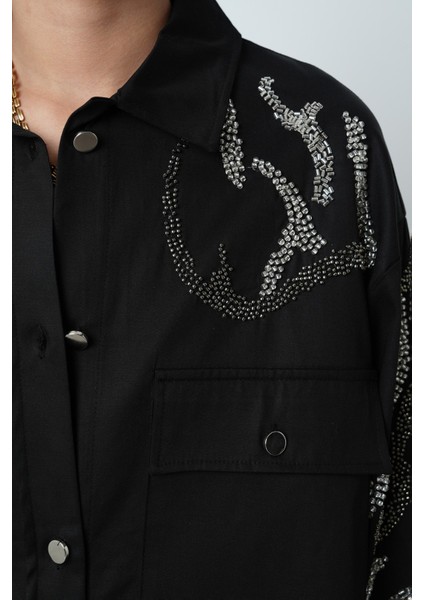 Kadın Çift Cepli Önü Boncuk Işlemeli Düz Renk Gömlek fırsatları