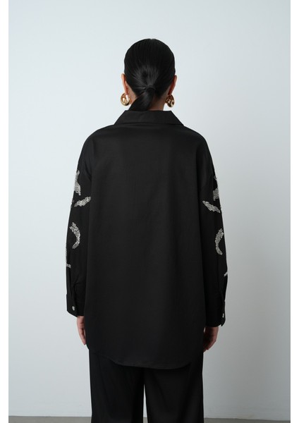 Kadın Çift Cepli Önü Boncuk Işlemeli Düz Renk Gömlek indirimleri