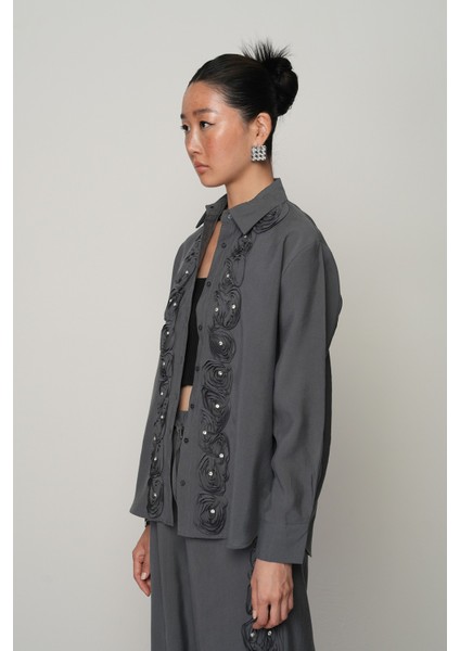 Kadın Gül ve Taş Şerit Işlemeli Düz Gömlek fiyatları