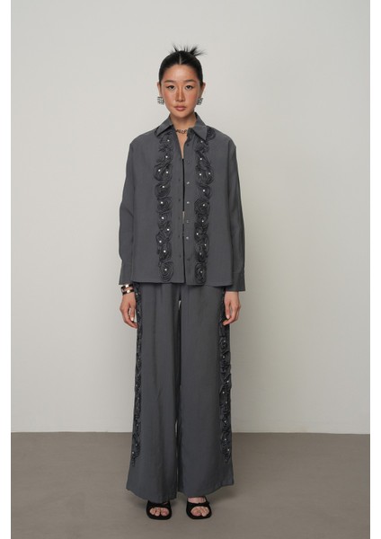 Kadın Gül ve Taş Şerit Işlemeli Düz Gömlek fırsatları