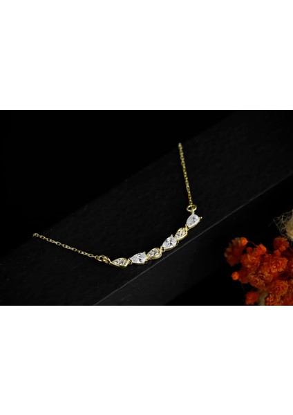 Damla Işıltısı Kolye