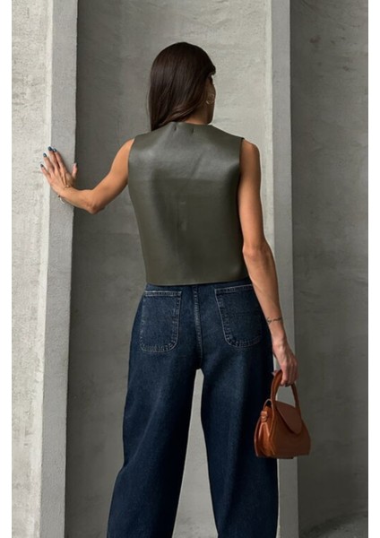 Düğme Detaylı Suni Deri Yelek modelleri