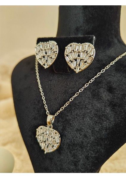 Zirkon Taşlı Kalp Formlu Silver Çelik Takı Seti modelleri