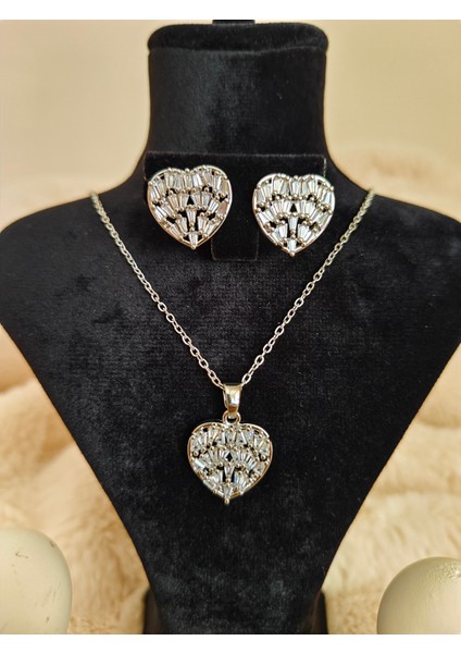 Zirkon Taşlı Kalp Formlu Silver Çelik Takı Seti fırsatları