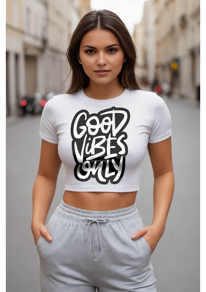 Good Vibes Only Baskılı Beyaz Crop Tişört