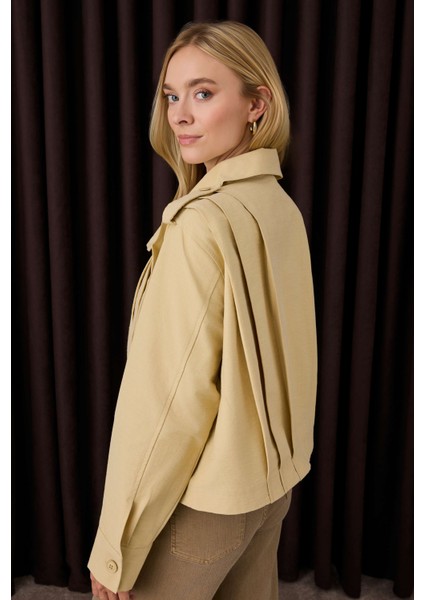 Kısa Pileli Ceket Tereyağ Sarısı indirimleri