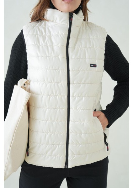 İçi Astarlı Su ve Rüzgar Geçirmez Cepli Kadın Yelek indirimleri