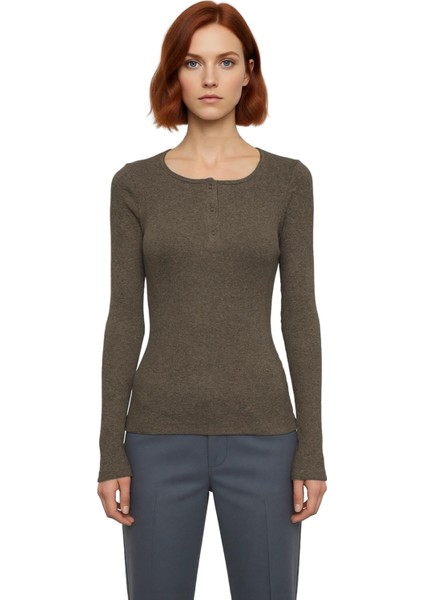 Kadın Moda Şık Regular Havuz Yaka Slim Kalıp Örme Çıtçıtlı Fitted Vücuda Oturan Fitilli Esnek Bluz fiyatları