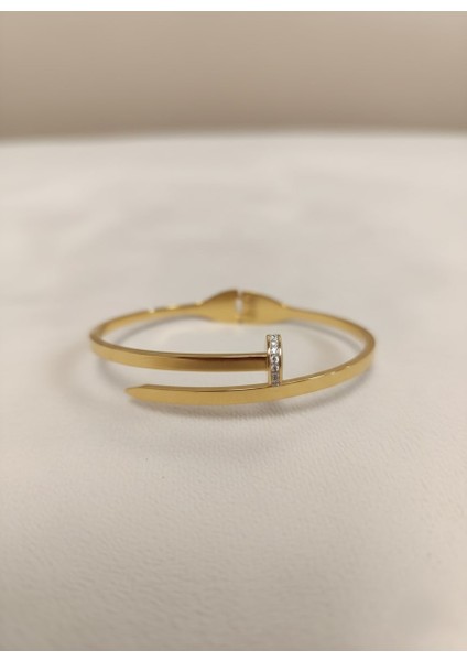 Çelik Taşlı Çivili Kelepçe Bileklik Crtıer-Cvl-Blk-Lz-Gld modelleri