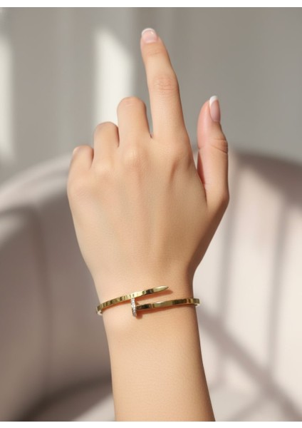 Çelik Taşlı Çivili Kelepçe Bileklik Crtıer-Cvl-Blk-Lz-Gld indirimleri