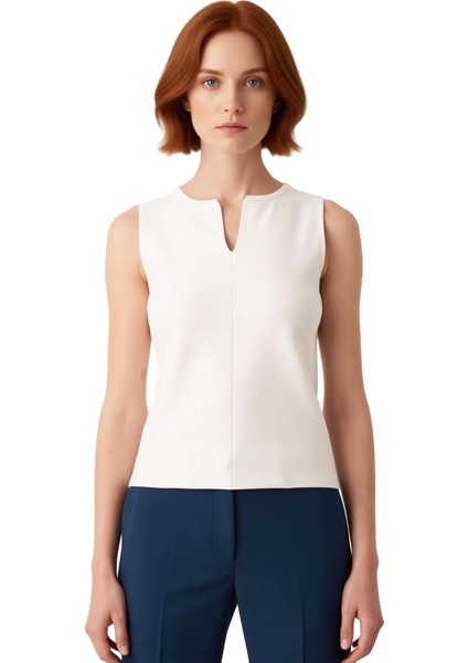 Kadın Fitted V Yaka Kolsuz Ince Triko Üst Günlük Şıklık ve Konfor Odaklı Tasarım Kaliteli Şık