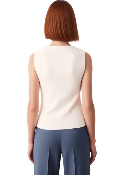 Kadın Fitted V Yaka Kolsuz Ince Triko Üst Günlük Şıklık ve Konfor Odaklı Tasarım Kaliteli Şık fiyatları