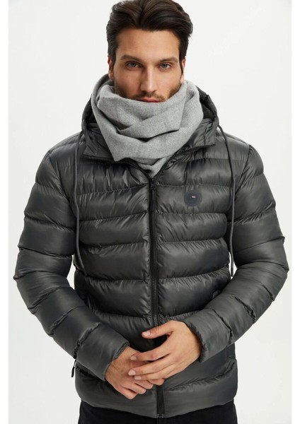 İçi Astarlı Su ve Rüzgar Geçirmez Cepli Kapüşonlu Erkek Mont fiyatları