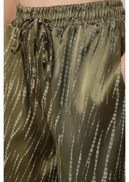 Kadın Haki Desenli Bol Paça Beli Lastikli Bağcıklı Pantolon fırsatları