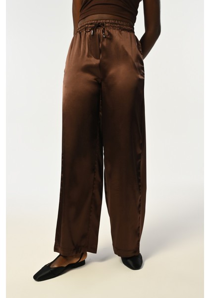 Kadın Beli Lastikli Bol Paça Kahverengi Renk Düz Saten Pantolon
