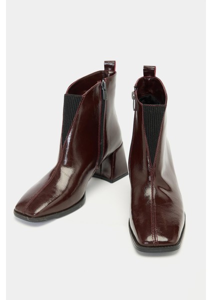 Bordo Rugan Kadın Rugan Küt Burunlu Topuklu Kısa Bot – Parlak Deri Modern Form