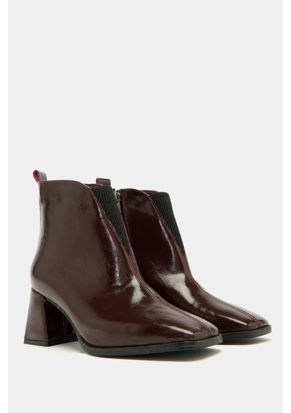 Bordo Rugan Kadın Rugan Küt Burunlu Topuklu Kısa Bot – Parlak Deri Modern Form