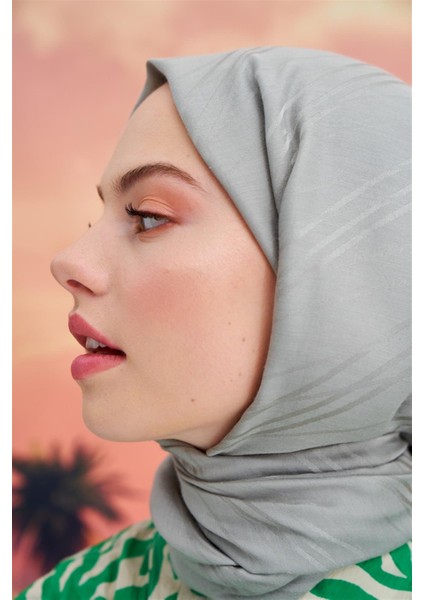 Simetrik Jakar Italyan Ipekli Şal Açık Gri fırsatları