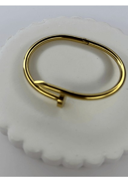Çivi Detaylı Gold Kelepçe