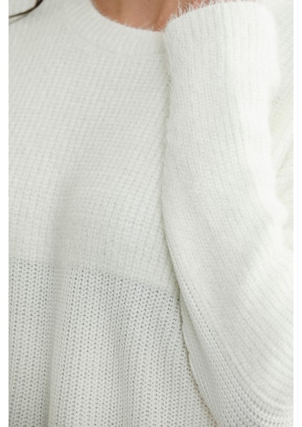 Oversize Yumuşak Dokulu Triko Kazak - Beyaz fırsatları