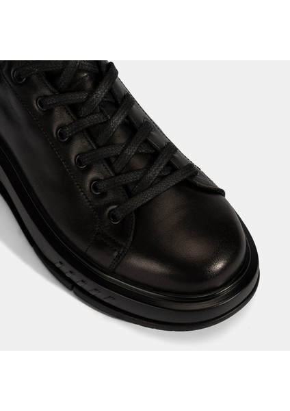 Erkek Siyah Bağcıklı Kalın Tabanlı Deri Ayakkabı