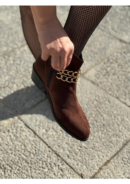 Chai Büyük Numara Zincir Detaylı Kısa Topuklu Kadın Bot Şık ve Konforlu modelleri