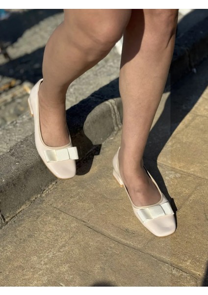 Bery Büyük Numara Kadın Küt Burun Rugan Topuklu Ayakkabı Kurdele Fiyonklu indirimleri