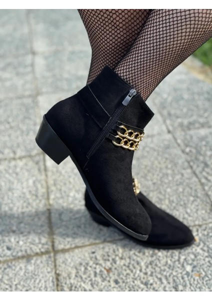 Chai Büyük Numara Zincir Detaylı Kısa Topuklu Kadın Bot Şık ve Konforlu