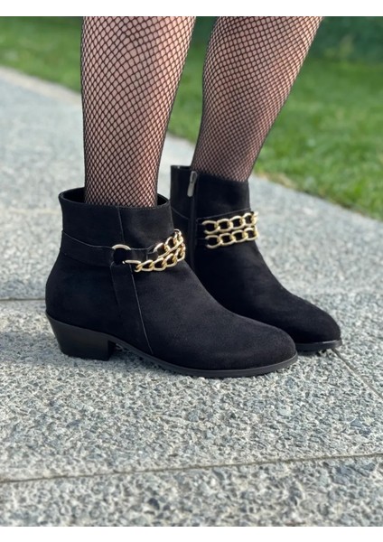 Chai Büyük Numara Zincir Detaylı Kısa Topuklu Kadın Bot Şık ve Konforlu