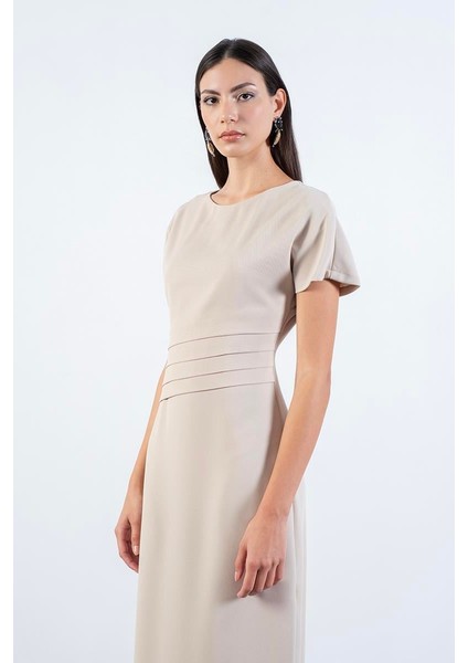 Dianora Yuvarlak Yaka Beli Nervüllü Kısa Kol Elbse Bej modelleri