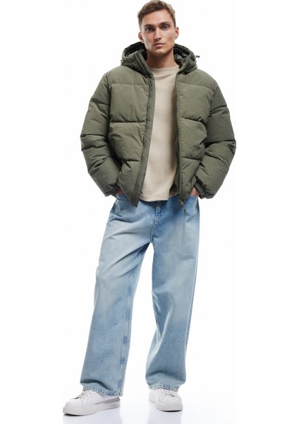 Uzun Kollu Cep Detaylı Fermuarlı Kapşonlu Kışlık Şişme Mont