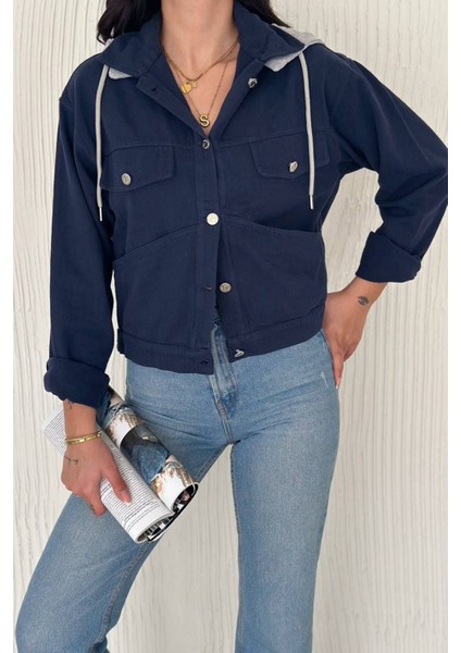 Kadın Kapüşonlu Düğmeli Gabardin Ceket – Sportif & Şehirli Stil fiyatları