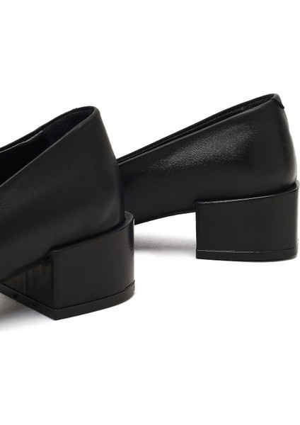 Kadın Siyah Kalın Kısa Topuklu Deri Ayakkabı 25AFD184818