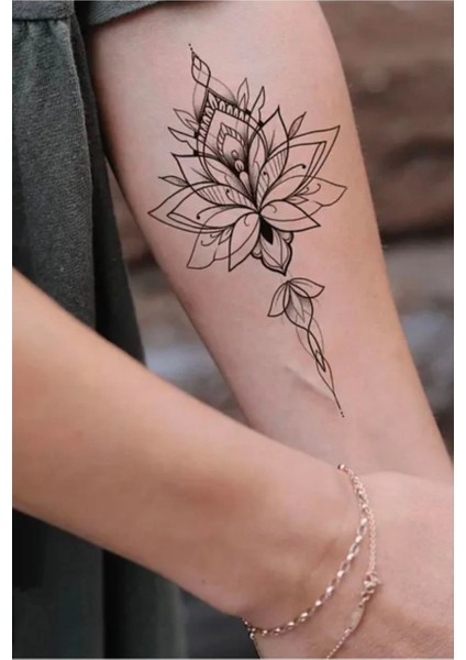 Lotus Çiçeği ve Ay Figürlü Gerçek Görünümlü Geçici Dövme indirimleri