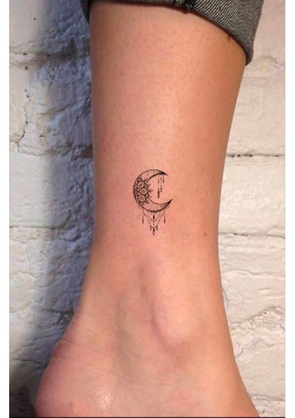 Lotus Çiçeği ve Ay Figürlü Gerçek Görünümlü Geçici Dövme